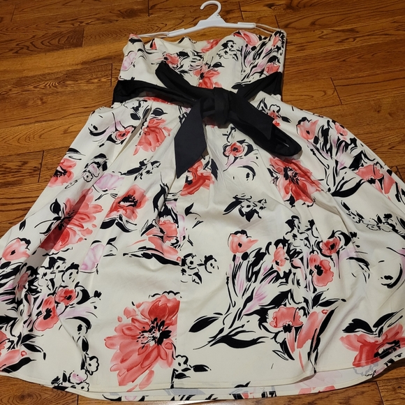 Dress - Picture 2 of 3